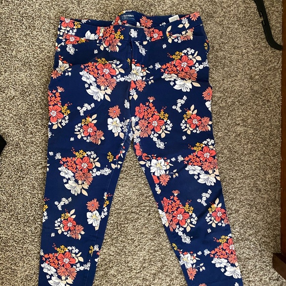 Floral capris - Picture 1 of 4